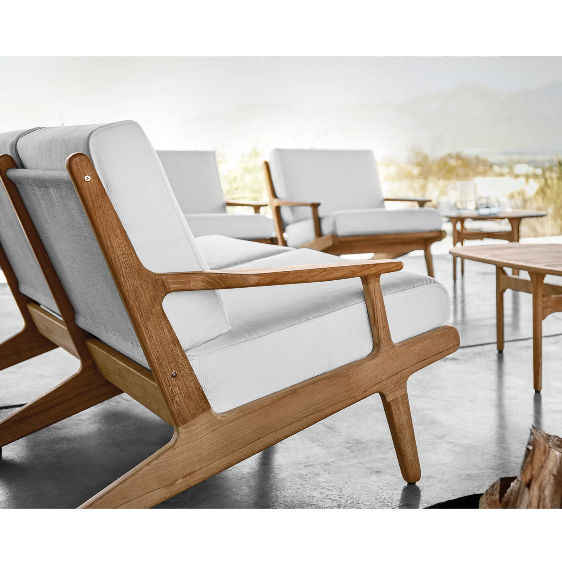 Gloster Bay Lounge Chair