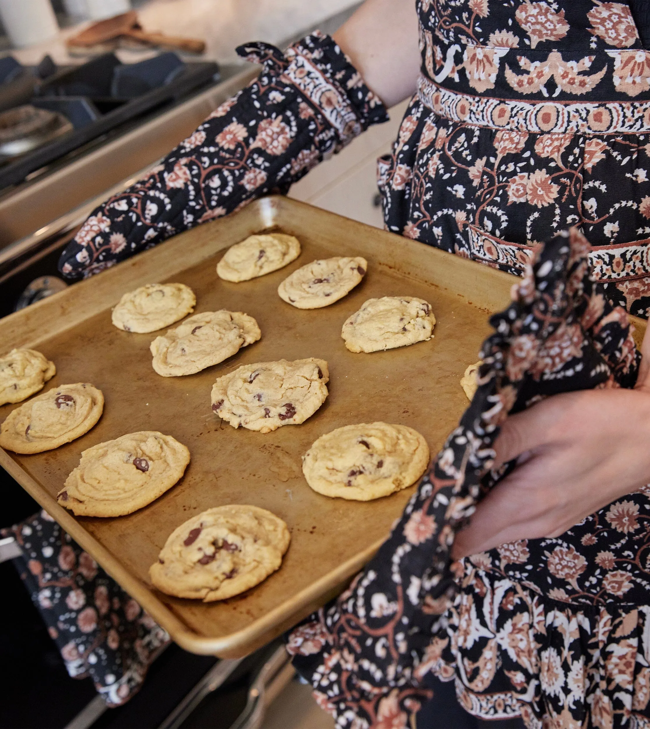 The Betty Oven Mitt Set | Menage Floral