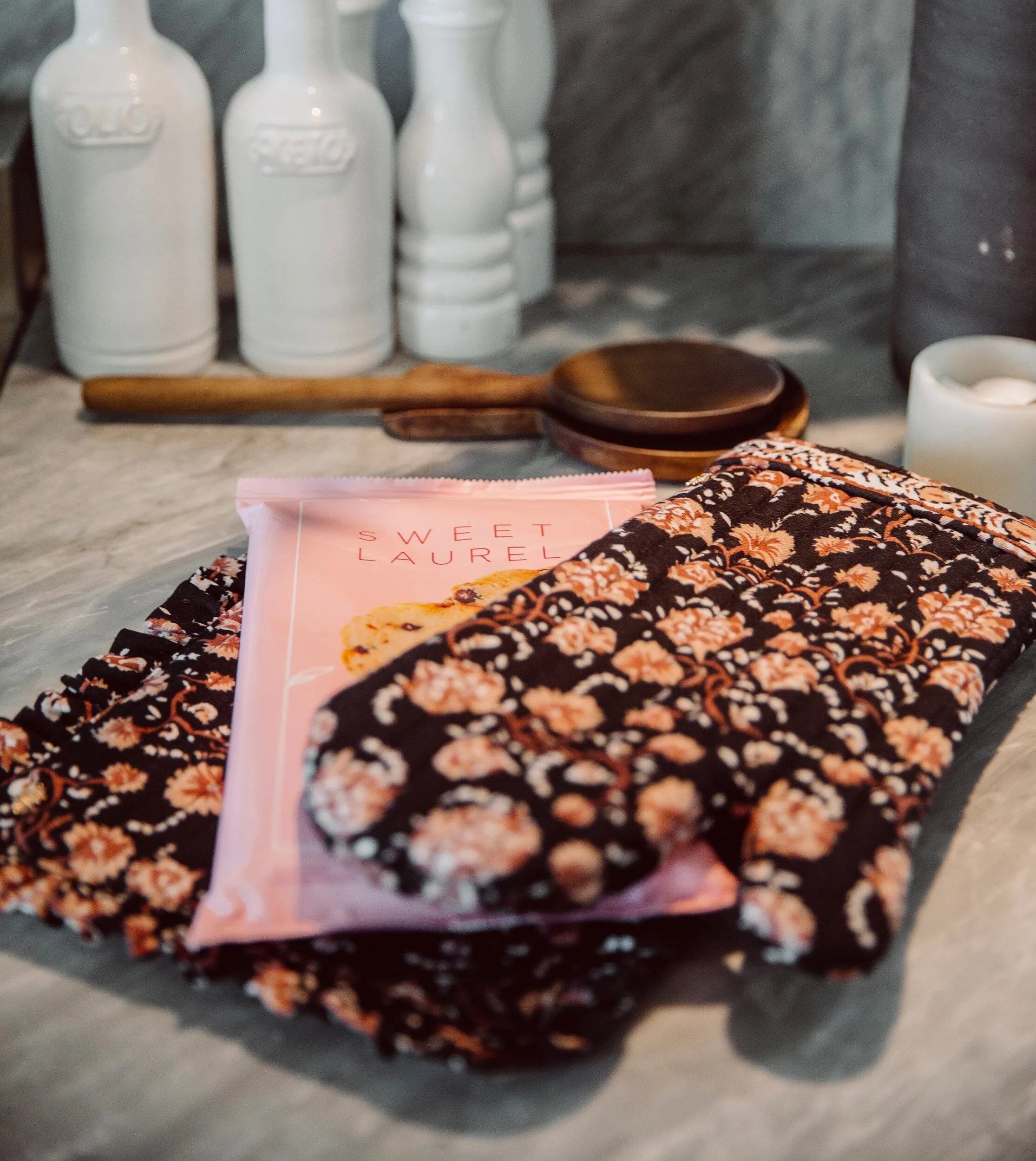 The Betty Oven Mitt Set | Menage Floral